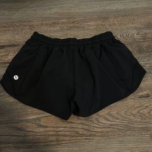 Black Lululemon size 4, 2.5 inch hotty hot shorts!